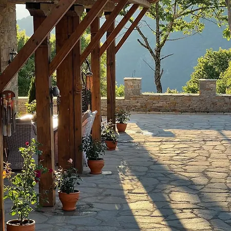 къща в родопа планина Вилла Лештен