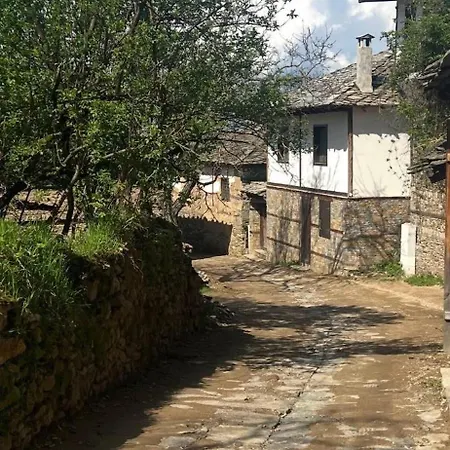 къща в родопа планина Лештен